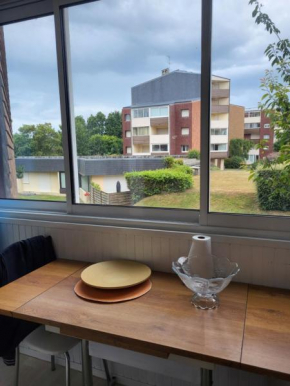 Appartement en résidence avec parking privé.